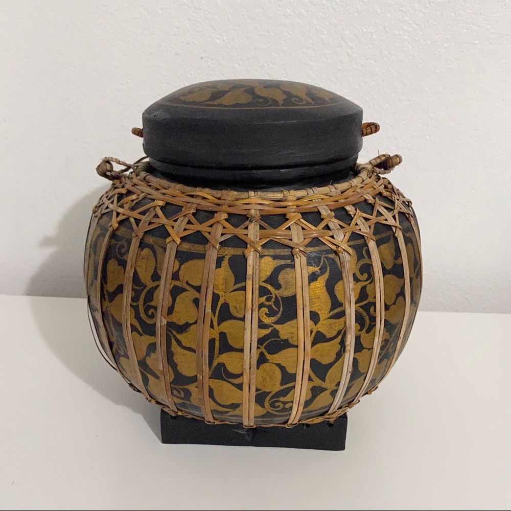 Vintage Hand Made Asian Basket with handle and lid - Picture 4 of 13